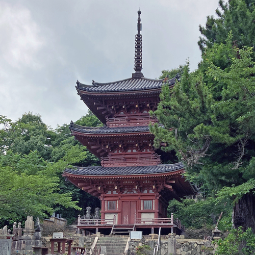 真光寺の三重塔